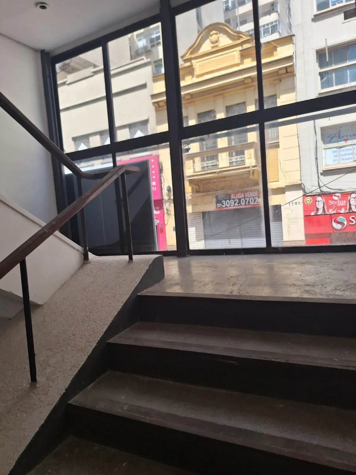 Imagem Prédio comercial com 3 andares
