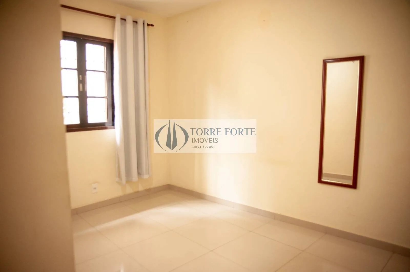 Imagem Ótima casa 170 m² 4 dorms. 1 suíte, 1 vaga de garagem, quintal, Vila Miriam