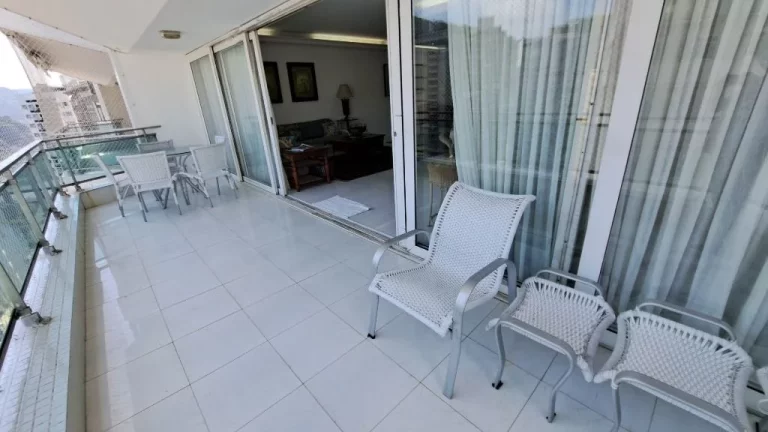 Imagem APARTAMENTO SUPER AMPLO CLEAN, MOBILIADO, COM VISTA PARA O MAR
