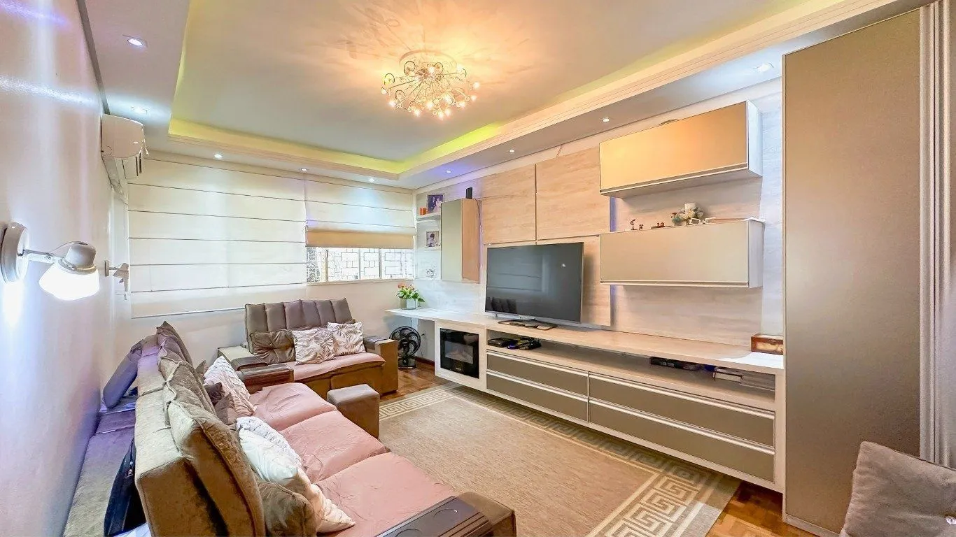 Imagem Casa de 3 dormitórios à venda no Bairro Azenha, Porto Alegre.