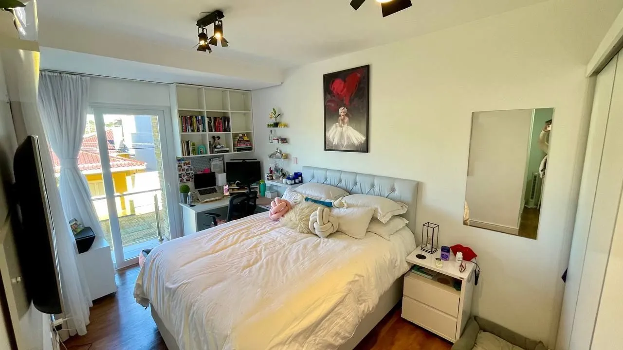 Imagem Casa Mobiliada com pátio e piscina