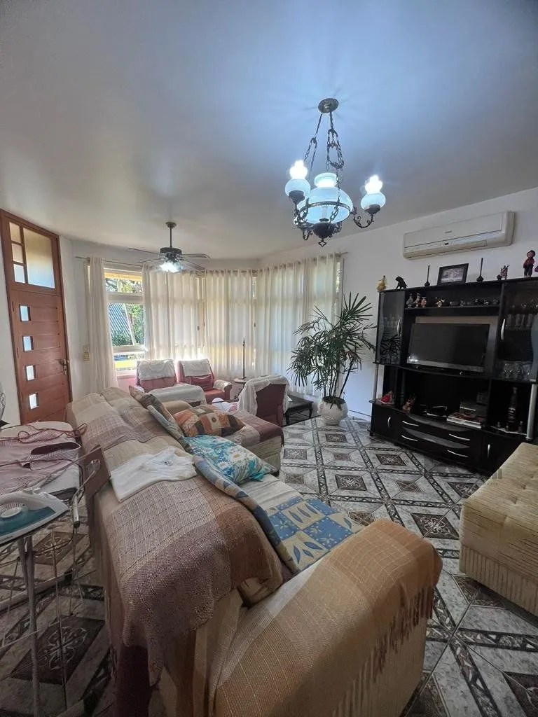 Imagem Casa com 4 quartos, suíte, churrasqueira, vaga de garagem, no bairro Elsa, Viamão/RS
