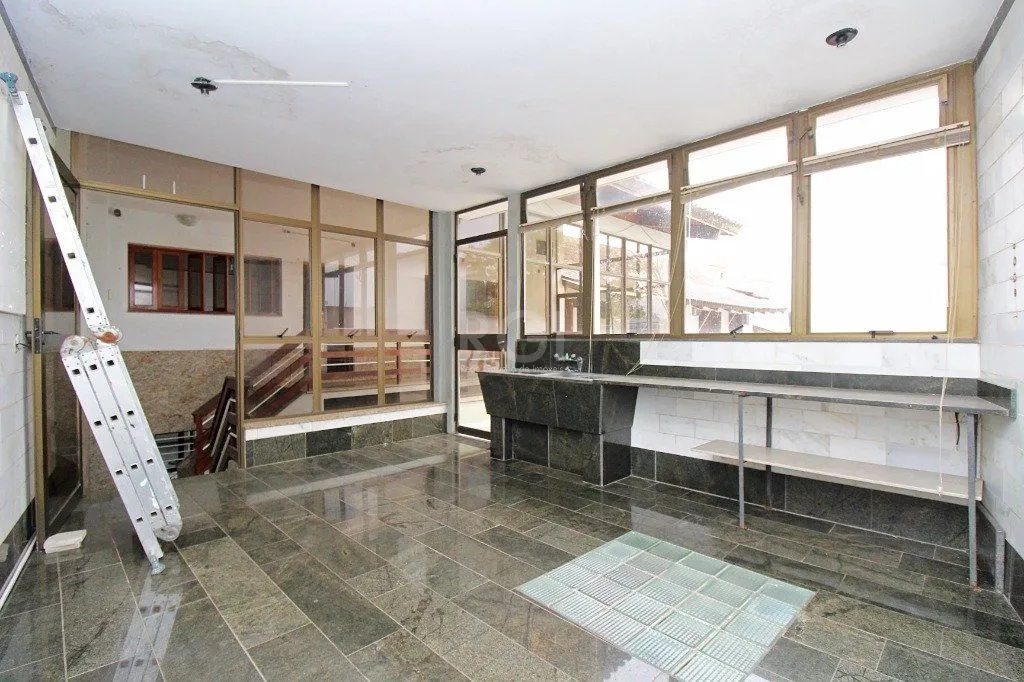 Imagem Casa para Venda - 840m², 7 dormitórios, sendo 3 suites, 8 vagas - Medianeira