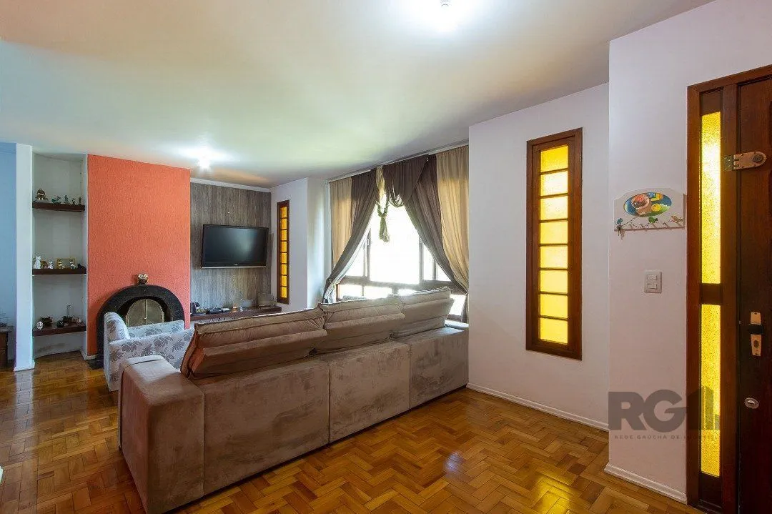 Imagem Casa térrea, com 3 dormitórios, 1 suíte, no bairro Ipanema.