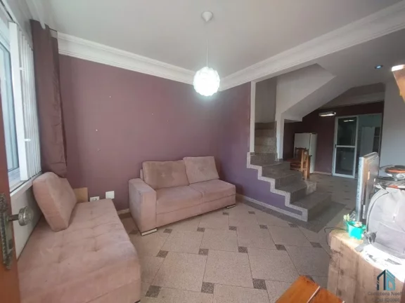 Imagem Sobrado a venda, 03 quartos sendo uma suíte no Capão Raso em Curitiba PR