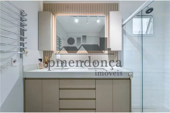 Imagem Apartamento reformado a venda em Rua tranquila de Pinheiros.