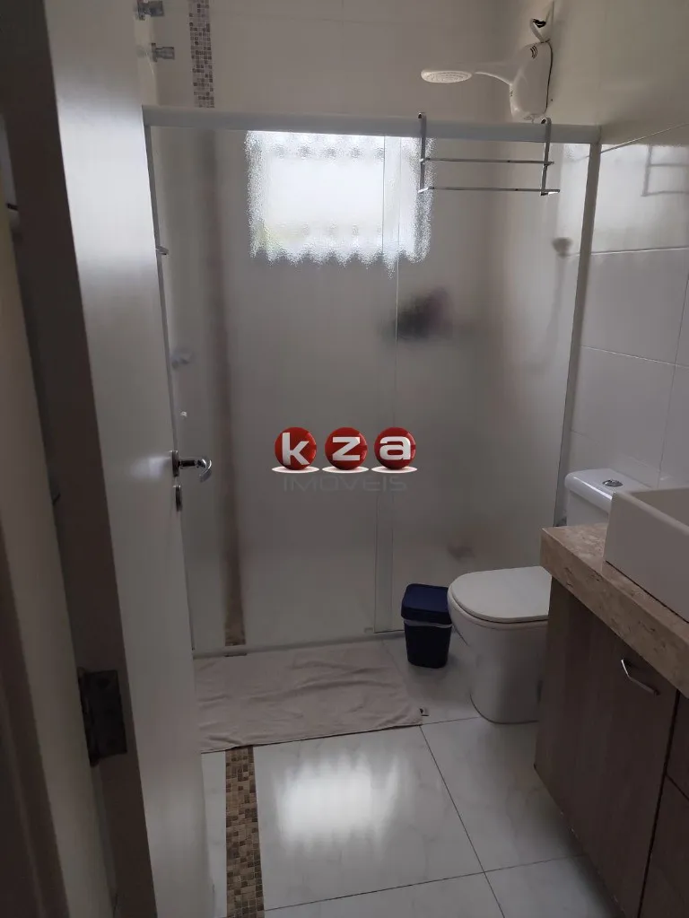 Imagem Imperdível! LInda Casa em condomínio na cidade de Valinhos-SP, : 3 quartos, 1 suíte, 2 salas, 2 banheiros, 2 vagas de garagem, 210m².