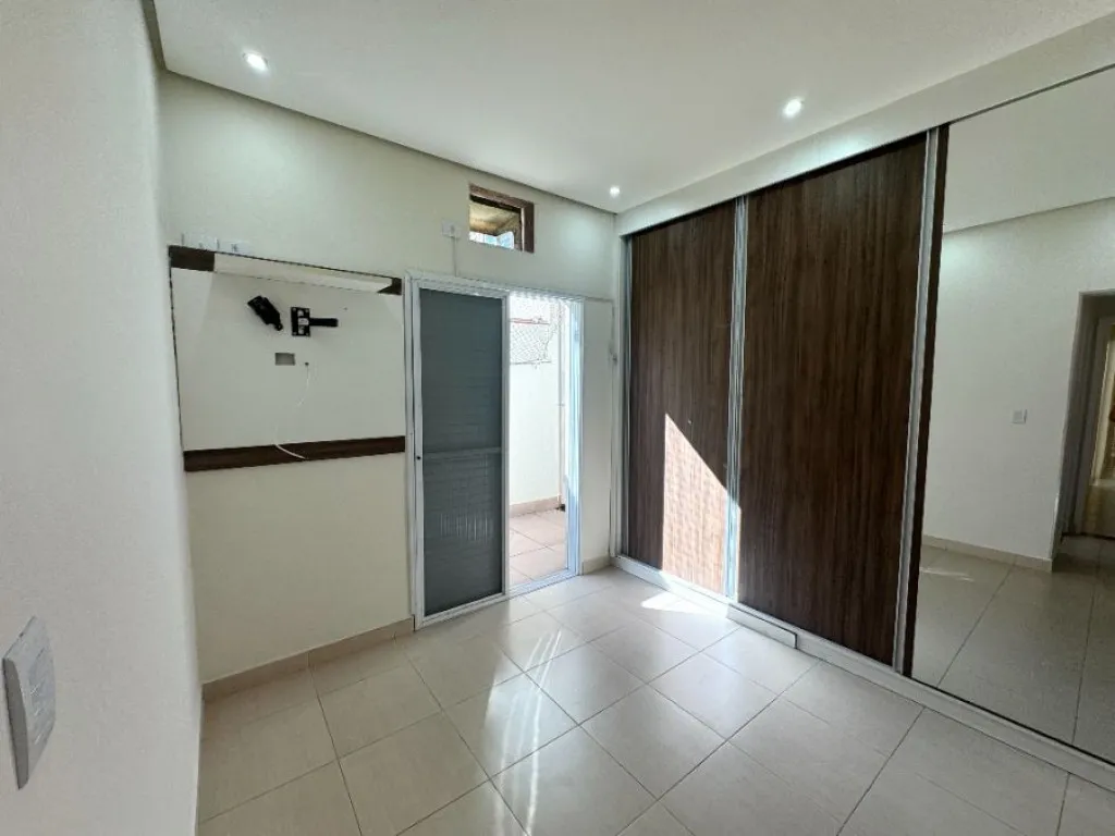 Imagem CASA COM 112,00 m² - GUILHERMINA - PRAIA GRANDE SP