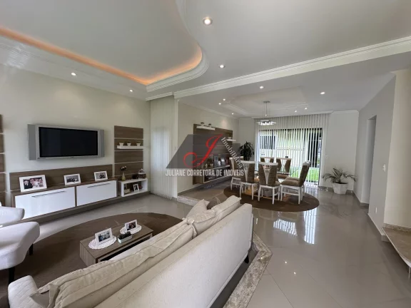 Imagem Casa Alto Padrão à venda, bairro Pinheirinho em Curitiba.