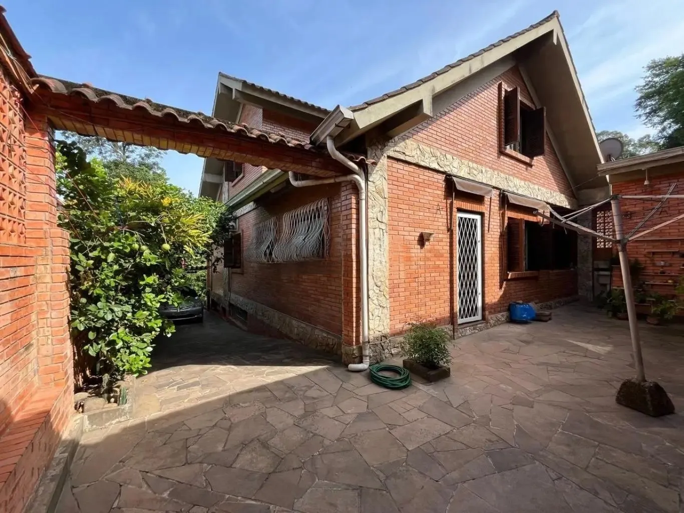 Imagem Casa com 4 quartos e 2 lareiras no bairro Belém Velho
