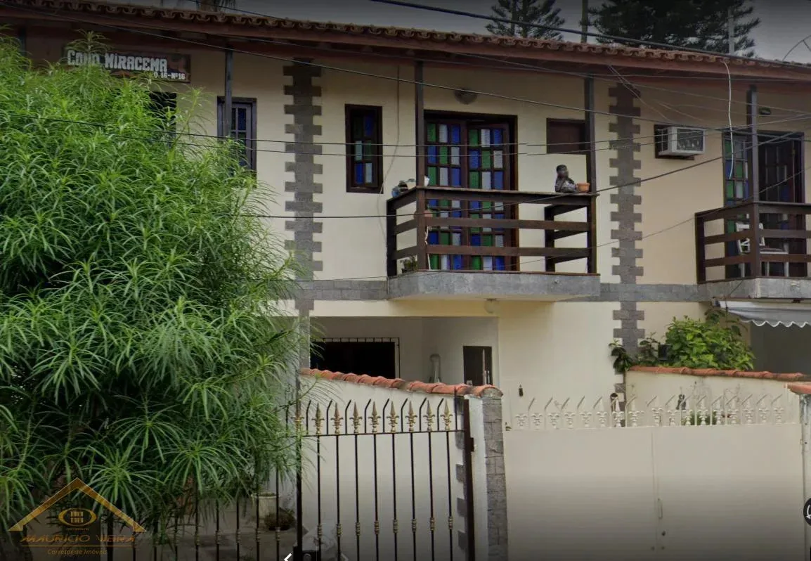 Imagem Casa em Condomínio para Venda em Cabo Frio / RJ no bairro Palmeiras