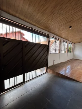 Imagem Casa ampla com 5 dormitórios sendo 3 suites , terraço , e 7 vagas de garagem, no conjunto Santos Dumont, na zona centro-oeste, pode ser financiada