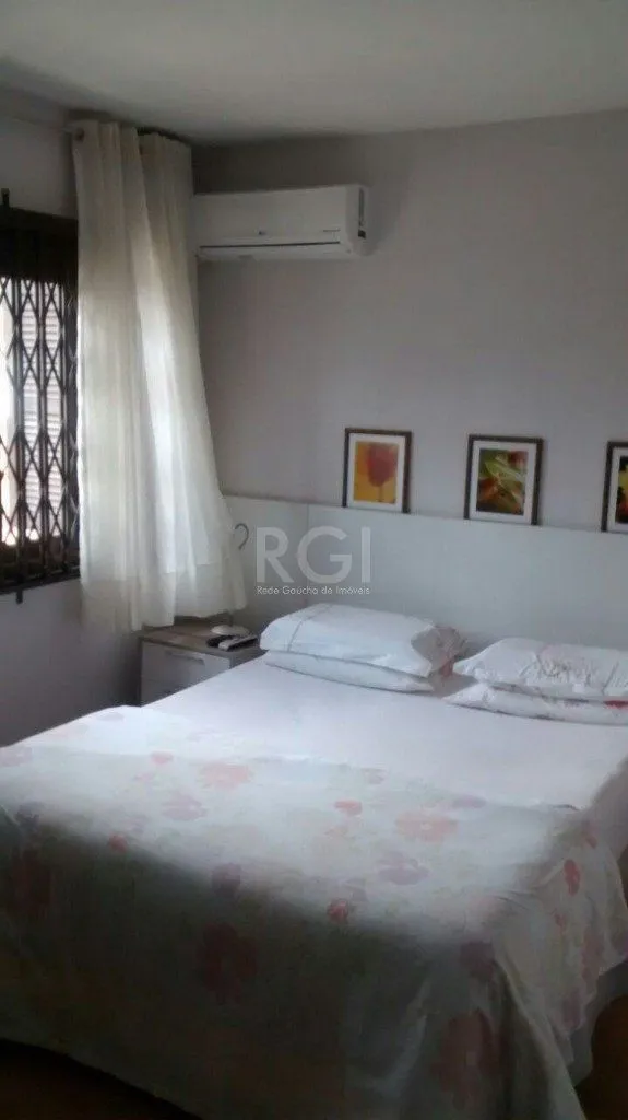 Imagem Casa para Venda - 316m², 3 dormitórios, sendo 1 suites, 2 vagas - Cavalhada