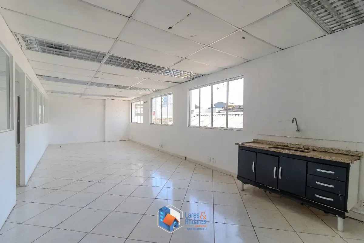 Imagem Casa para venda em Vila Ema com 7 quartos, sendo 1 suíte, 450m²