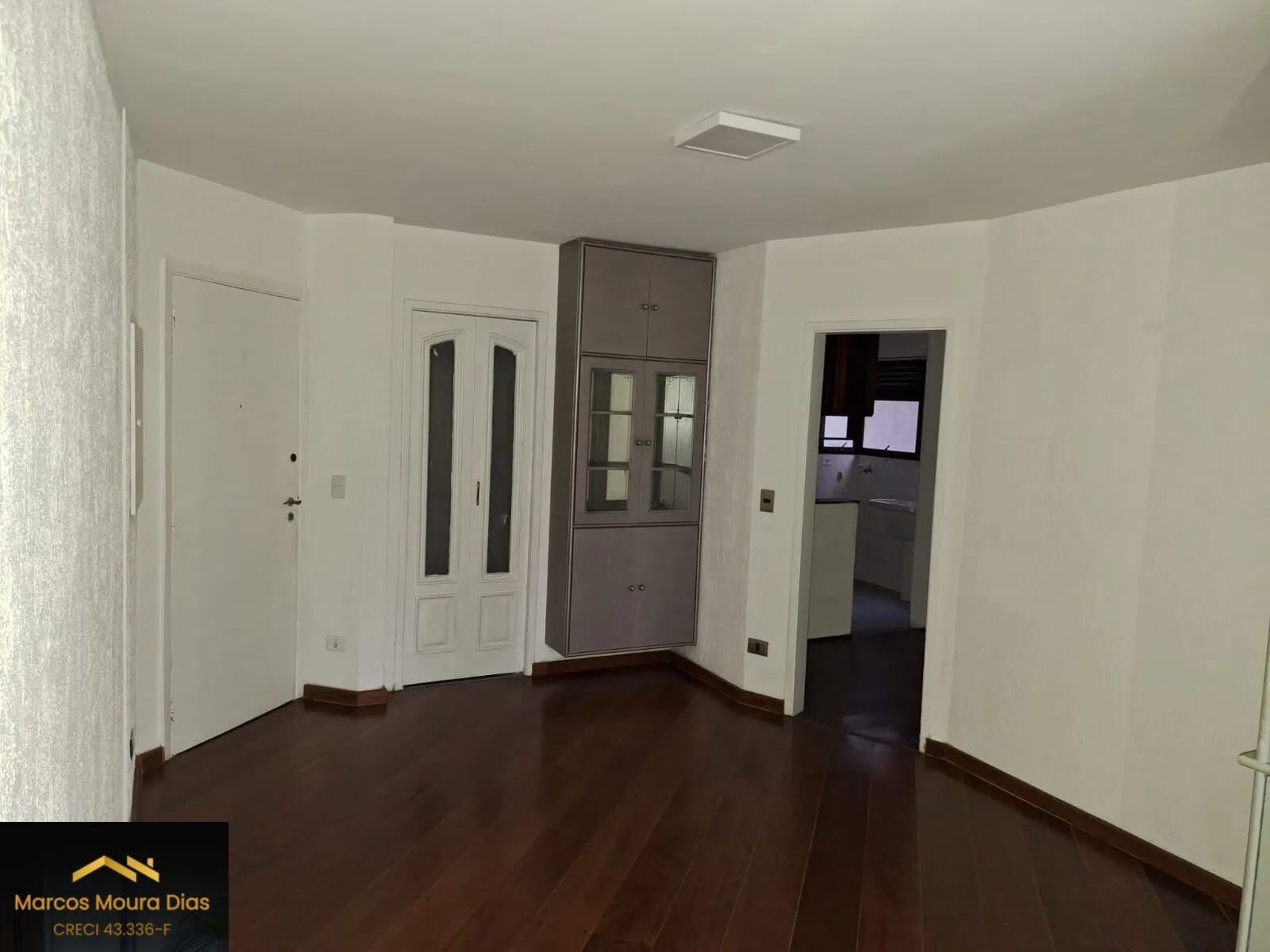Imagem Apartamento com sacada em Pinheiros, 2 dormitórios ( 1 suíte) e 2 vagas,Edifício com Portaria 24 hs, Gerador e Lazer
