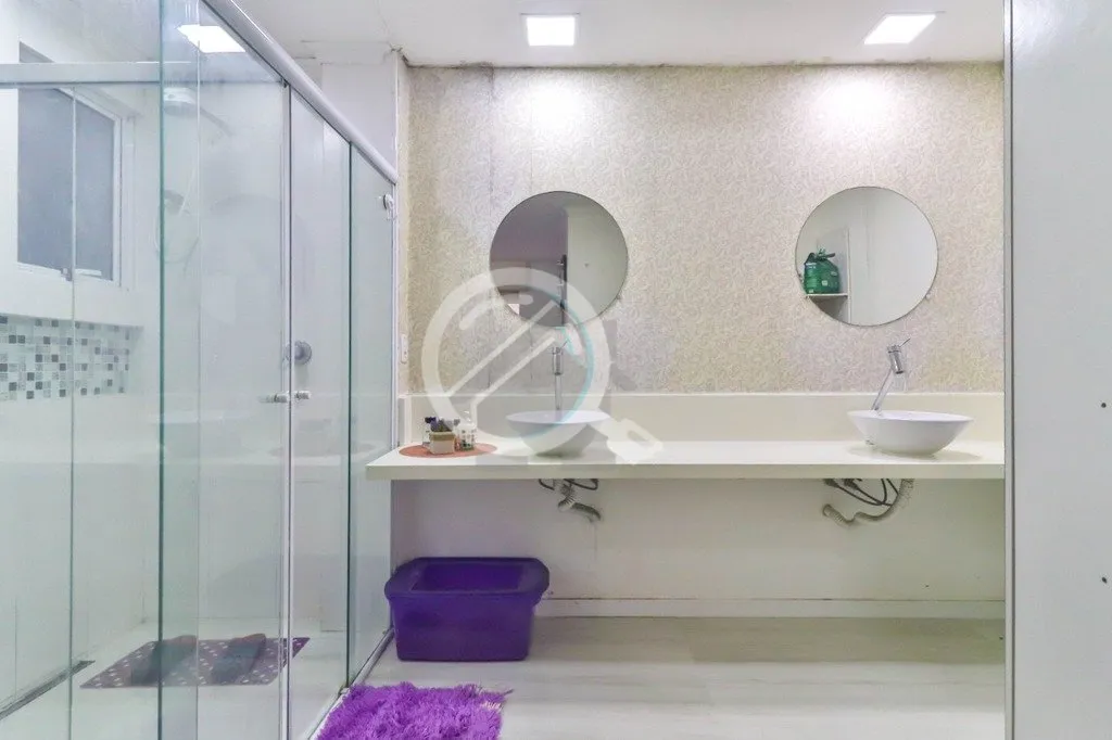 Imagem Apartamento com duas suítes e lavabo, cozinha montada com moves planejados de alto padrão, vaga de...