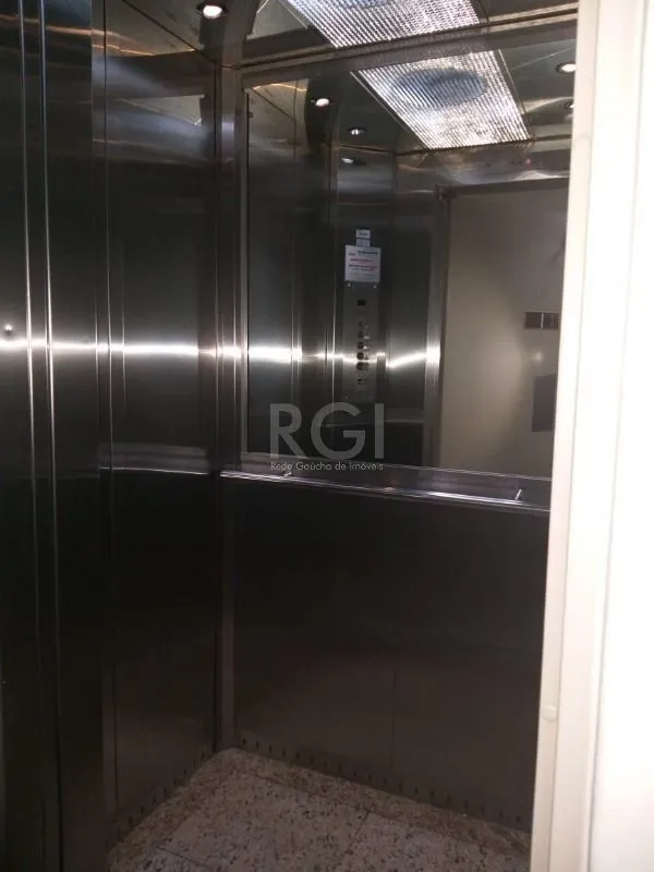 Imagem MÁFFER IMÓVEIS ALUGA Sala Comercial na Av. Cristóvão Colombo - Próxima à Félix da Cunha- 32.71m²