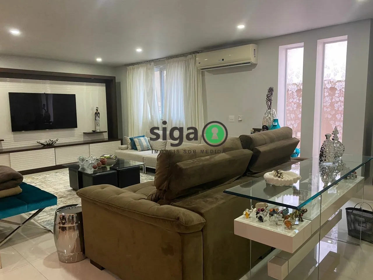 Imagem Exclusividade e Elegância no Condomínio Granja do Morumbi Casa de 4 Suítes à Venda