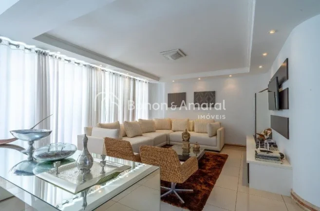 Imagem Aproveite a oportunidade de viver em uma casa encantadora, projetada por um arquiteto de renome, Aqu...