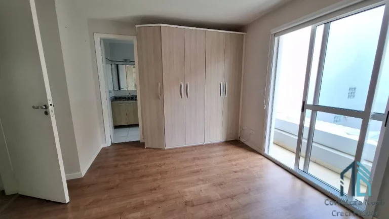 Imagem Sobrado LINDO, 03 quartos c/suíte, sacada, 04 vagas, no Jardim das Américas em Curitiba PR