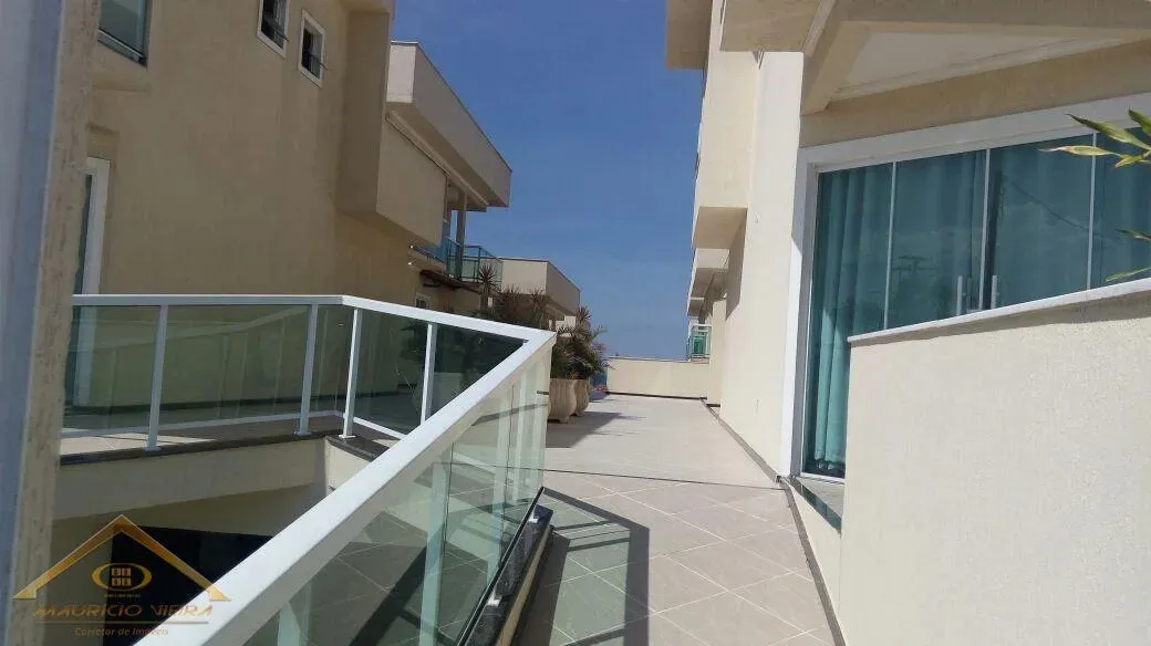 Imagem Casa em Condomínio para Venda em Cabo Frio / RJ no bairro Peró
