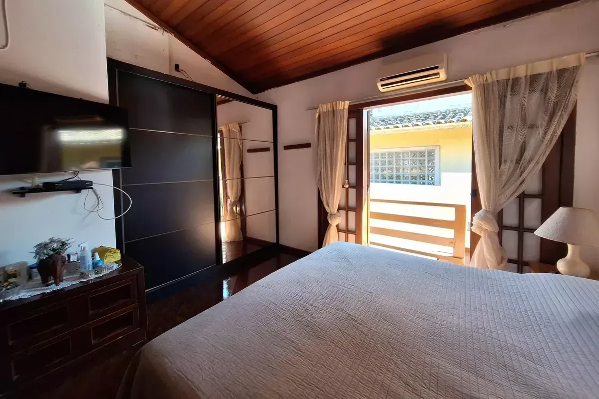 Imagem Casa de Condomínio com 4 Quartos à Venda, 235 metros em Badu - Niterói