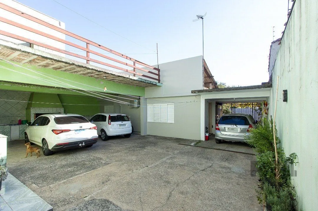 Imagem Sobrado com 3 Quartos e 5 banheiros próximo ao canoas shopping