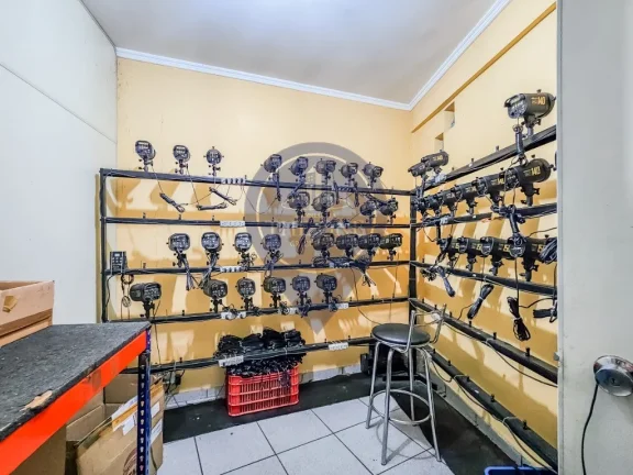 Imagem Excelente Casa Comercial à Venda em São Paulo-SP, Bairro Liberdade, 2 Salas, 6 Banheiros, 10 Vagas, 700m² Área