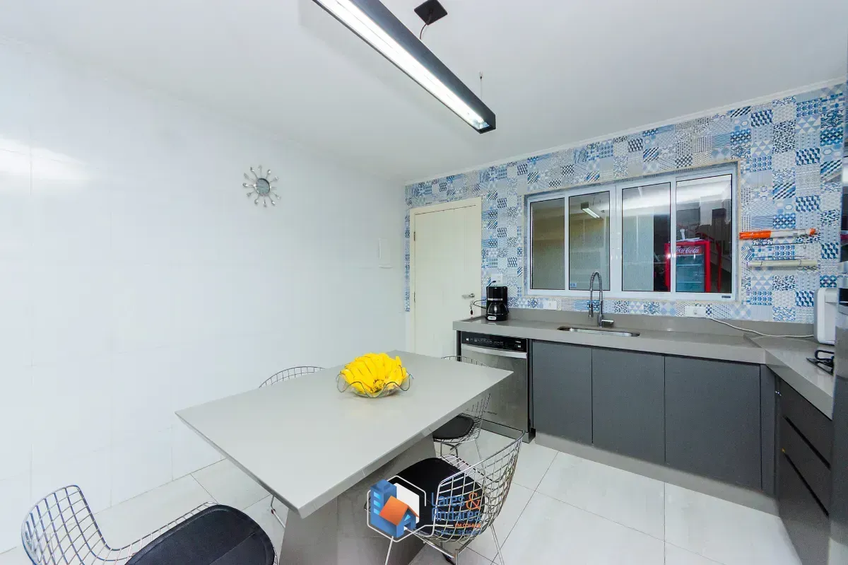 Imagem Sobrado para venda em Sacomã com 5 quartos, sendo 1 suíte, 245m²