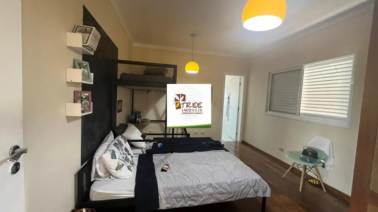 Imagem VENDA DE SOBRADO NO CONDOMÍNIO HILLS III, EM ARUJÁ/SP, 521m² com 05 suítes, piscina, sala ampla, quintal de 200m² e 06 vagas. CONSULTE-NOS.