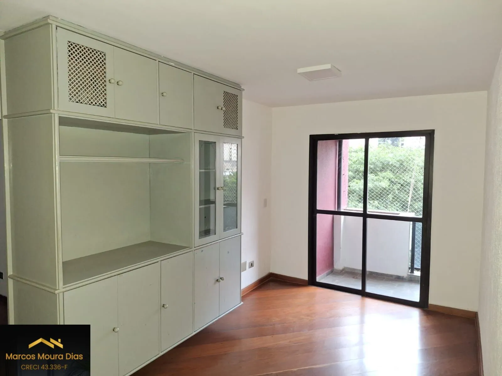Imagem Apartamento com sacada em Pinheiros, 2 dormitórios ( 1 suíte) e 2 vagas,Edifício com Portaria 24 hs, Gerador e Lazer