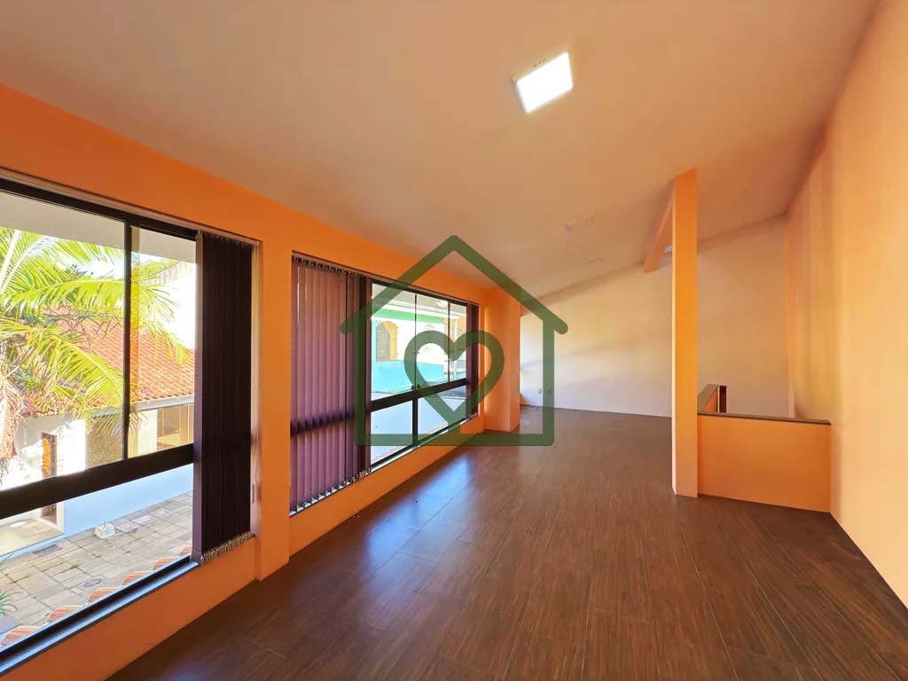 Imagem Residência com Anexo e Espaço de Lazer Completo 
 
Excelente residência semi nova, construída em...