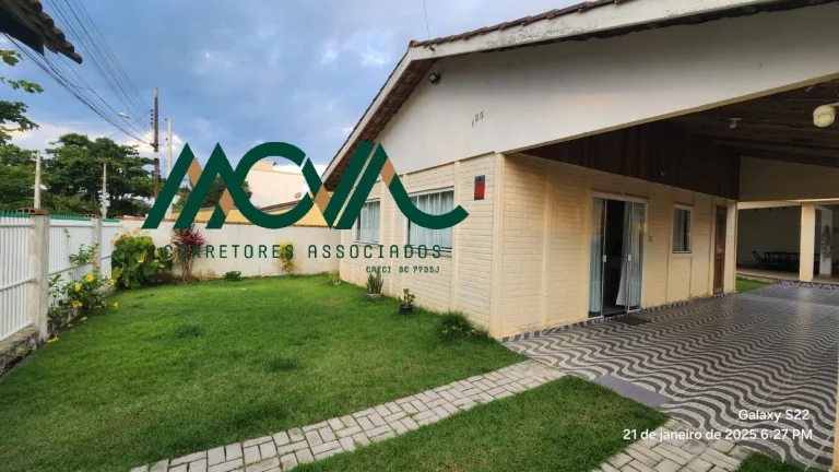 Imagem Casa disponível para locação mensal em Itapoá SC