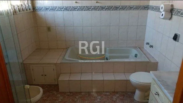 Imagem Casa para Venda - 300m², 4 dormitórios, 4 vagas - Nonoai