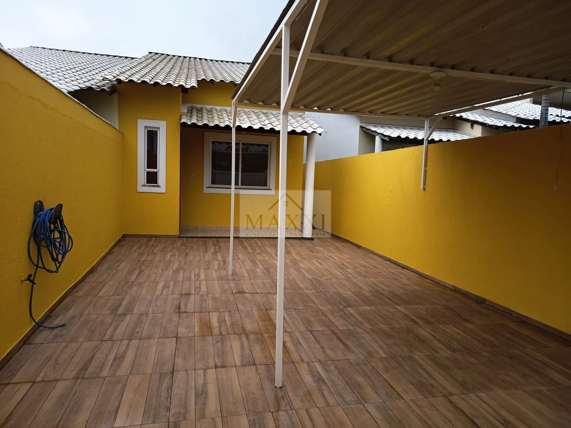 Foto do imóvel Casa Totalmente Reformada de 2 Quartos com Suíte e Quintal em Rua Donário José de Souza