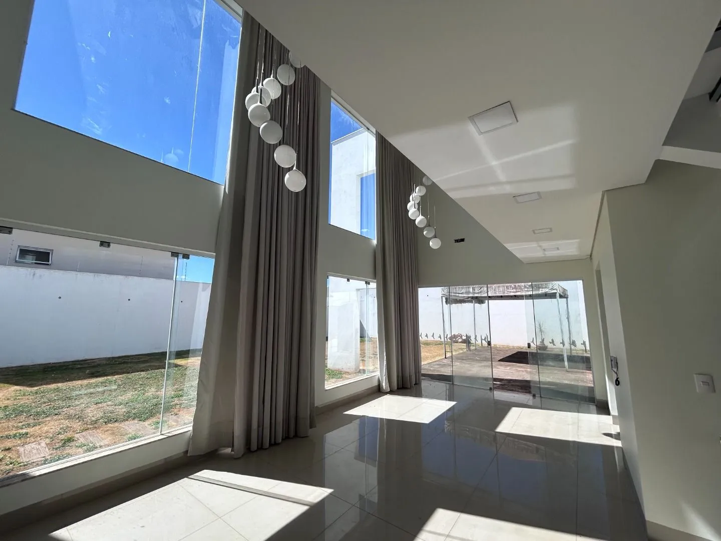 Imagem Casa com 5 dormitórios, 266 m² - venda por R$ 2.100.000,00 ou aluguel por R$ 5.500,00/mês - Alto dos Caiçaras - Patos de Minas/MG