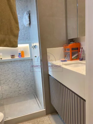 Imagem 5 quartos, 2 suítes, todo reformado na Praia da Costa