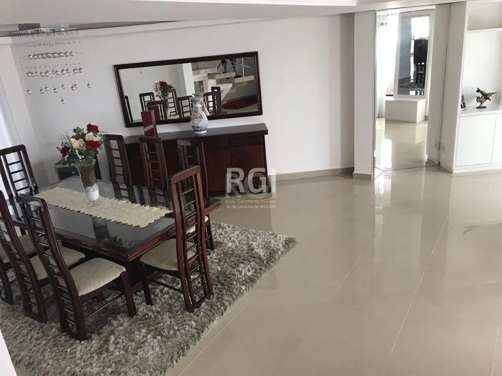 Imagem Casa para Venda - 319.25m², 6 dormitórios, sendo 4 suites, 3 vagas - Jardim Floresta