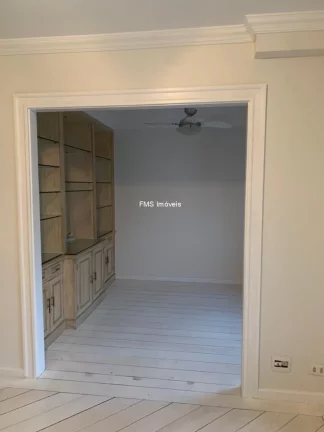 Imagem Apartamento para locação no Itaim Bibi com 3 quartos sendo 1 suíte, 2 banheiros.