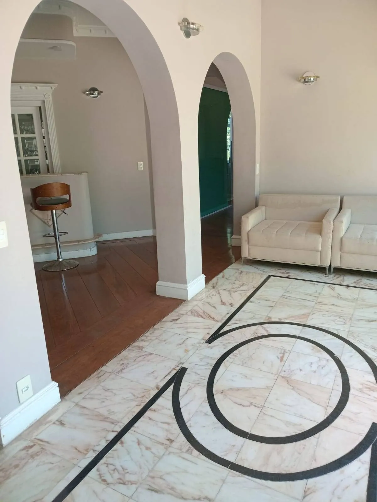 Imagem Casa dos Sonhos à Venda no Tamboré 1: Conforto, Lazer e Privacidade