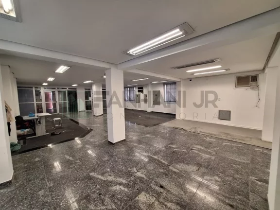 Imagem Casa Comercial de Alto Padrão para Locação em São Paulo-SP, Jardim América: 13 Salas, 5 Banheiros, 20 Vagas, 611m².