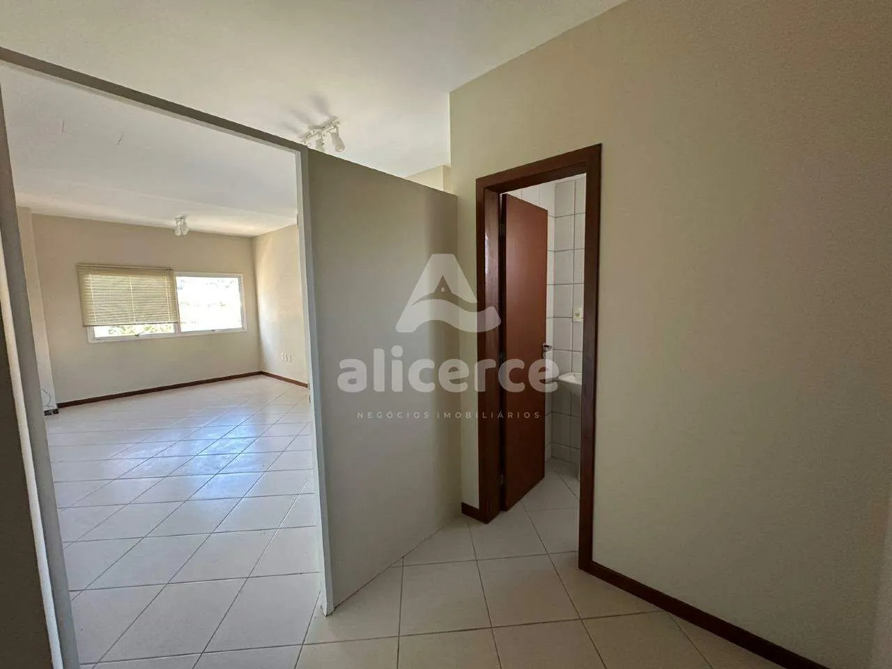 Imagem Excelente sala comercial com 30 m2 no bairro Trindade em Florianópolis