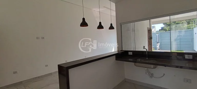 Imagem Casa à venda em Campo Grande-MS, bairro Santo Antônio: 3 quartos, 1 suíte, 4 banheiros, 3 vagas, 122m². Aproveite!