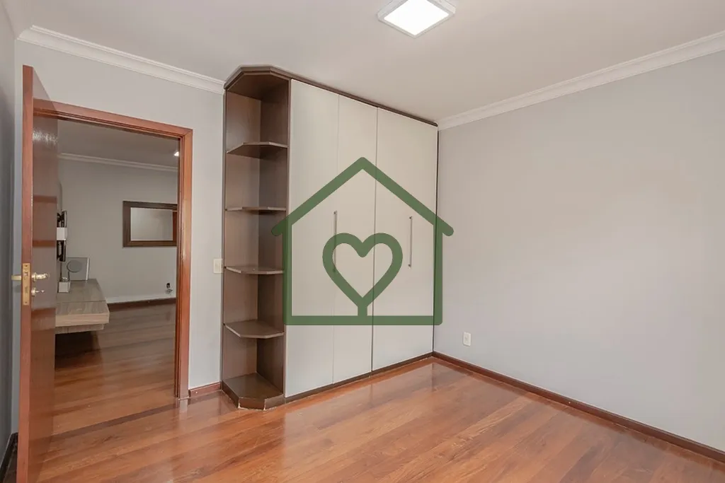 Imagem CASA DE 550m² DESOCUPADA PRONTA PARA MORADIA!
CASA PRINCIPAL COM 3 ANDARES, 5 DORMITÓRIOS, 4 VAGAS...