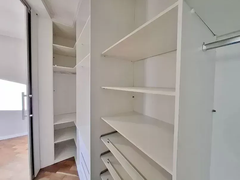 Imagem Belíssima Casa São 4 suítes com sacada, 6 banheiros, + sala de TV e escritório, sala dupla com l...