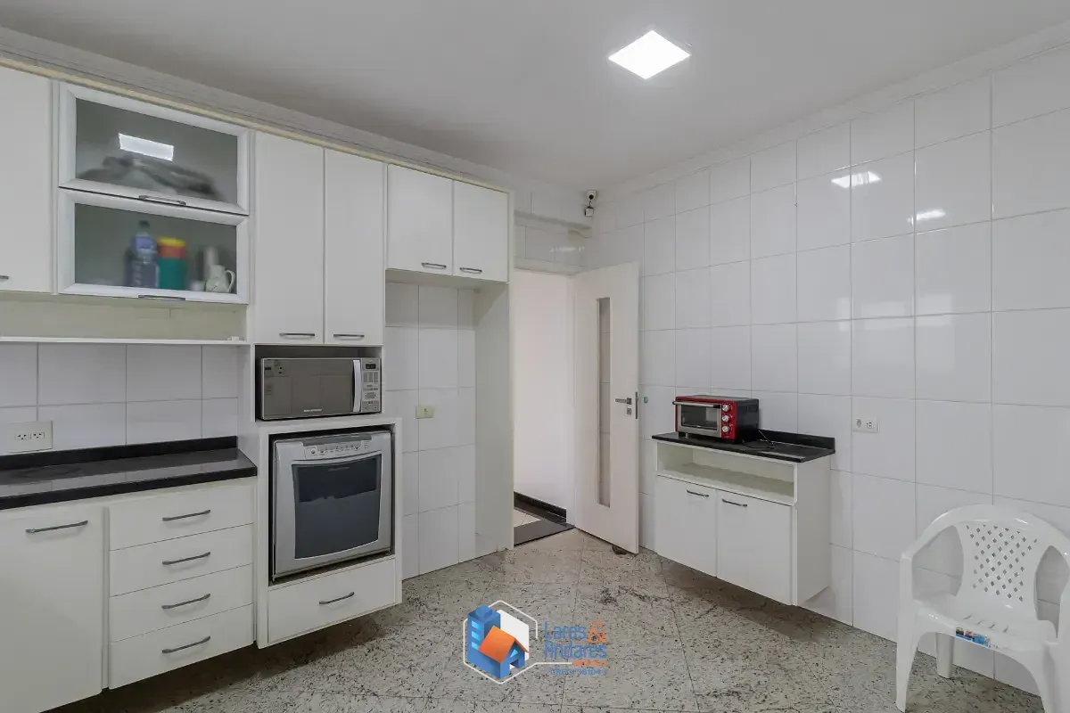 Imagem Sobrado para venda em Vila Brasílio Machado com 4 quartos, sendo 1 suíte, 255m²