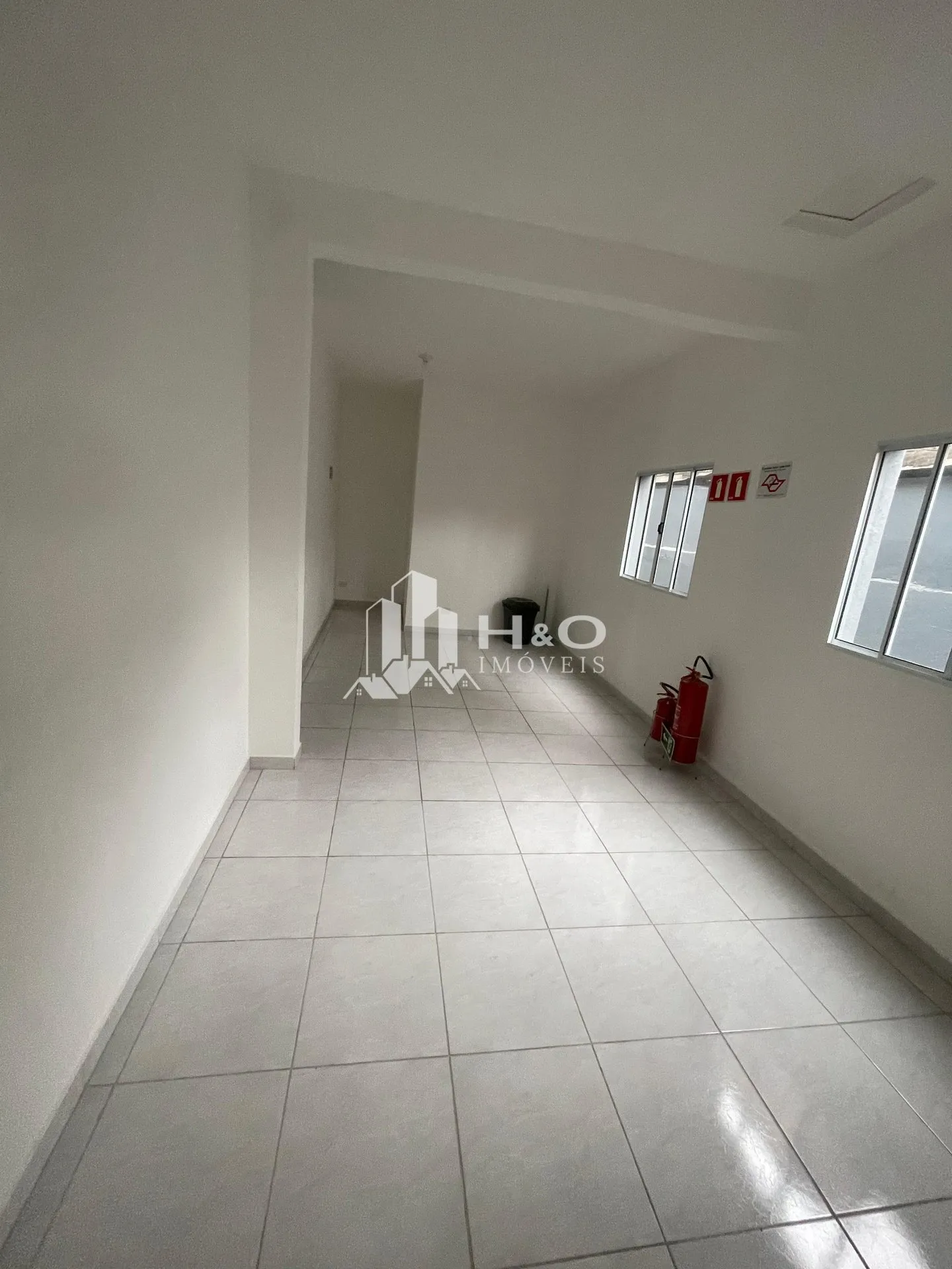 Imagem Salas Comercial Locação na Av. dos Latinos - 24m² | Região Comercial Ampla !