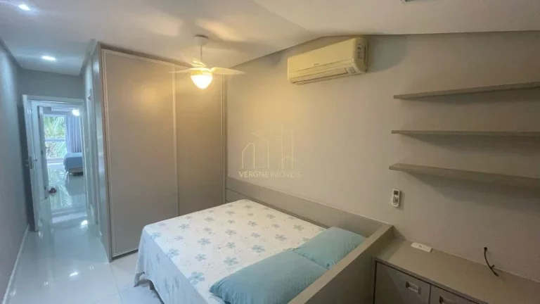 Imagem Excelente casa em condomínio fechado com três suítes e espaço gourmet a venda na Praia do Flamengo