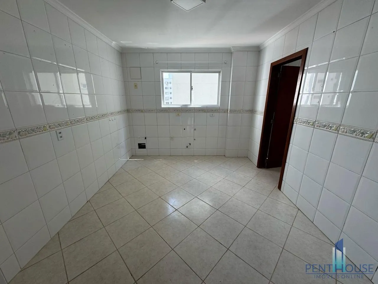 Imagem Apartamento Zona Central para Venda em Balneário Camboriú, CENTRO, 3 dormitórios, 1 suíte, 2 banheiros, 1 vaga