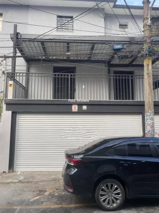 Imagem Casa Comercial de Alto Padrão para Locação na Vila Mariana, São Paulo-SP: 3 Salas, 4 Banheiros e 118 m² de Área.